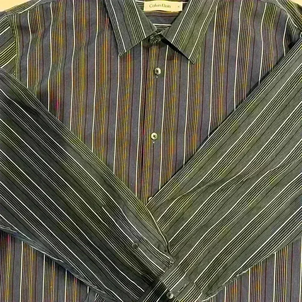 Calvin Klein long sleeve dress shirt. Size XL - Picture 2 of 5